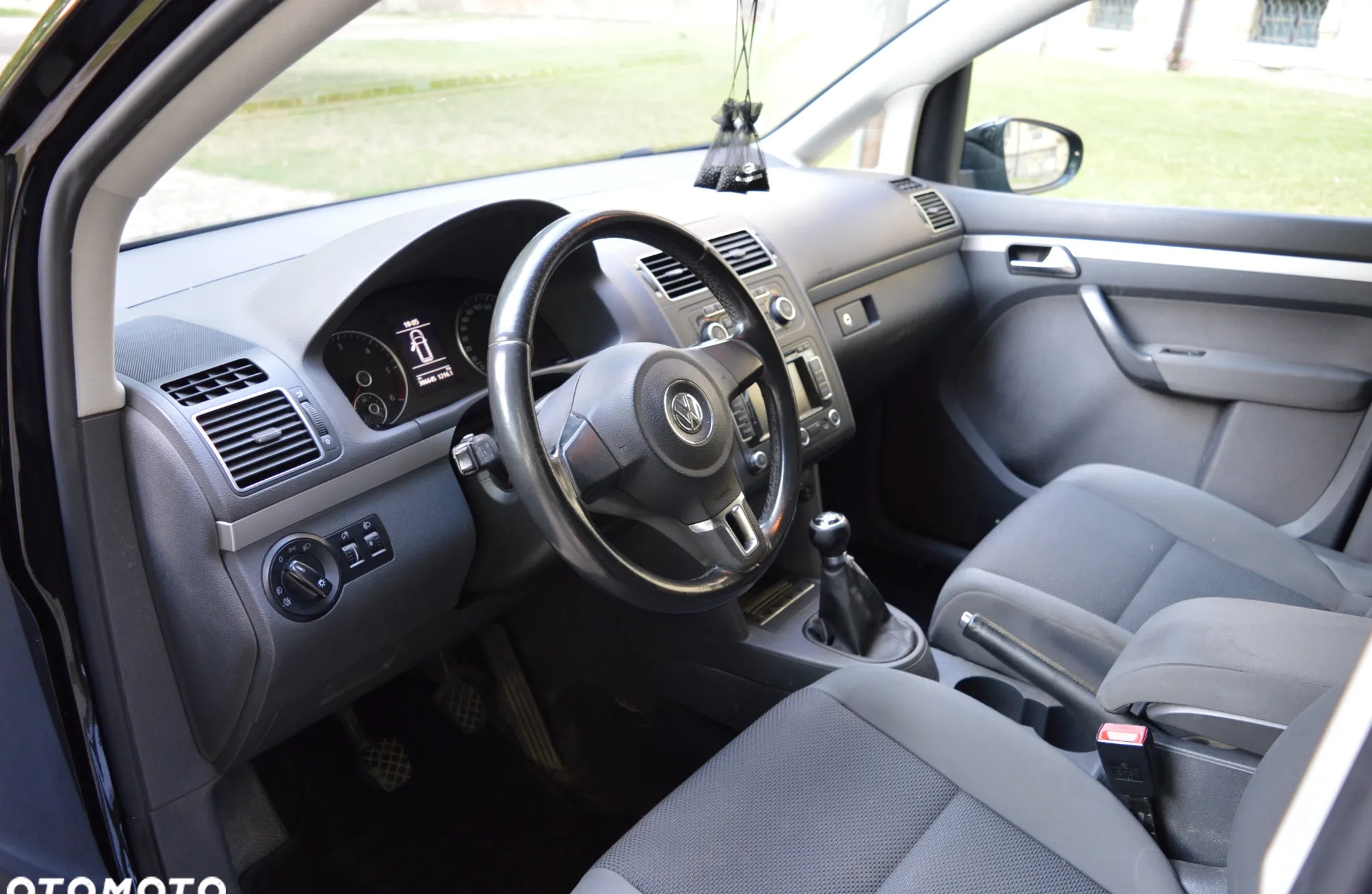 Volkswagen Touran cena 23700 przebieg: 306000, rok produkcji 2011 z Świebodzin małe 56